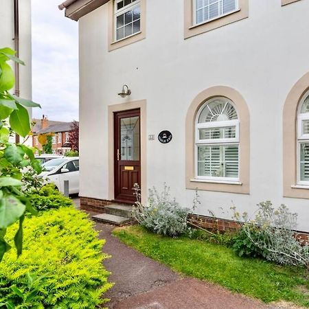 A Cheerful Three Bedroom House In Leafy Lytham Lytham St Annes Extérieur photo