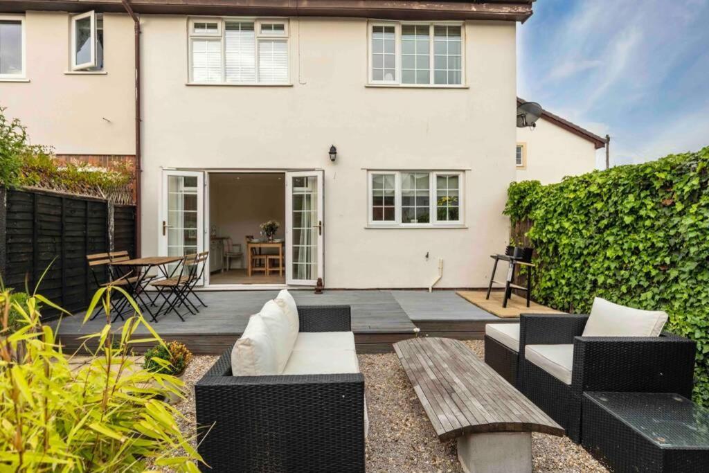 A Cheerful Three Bedroom House In Leafy Lytham Lytham St Annes Extérieur photo