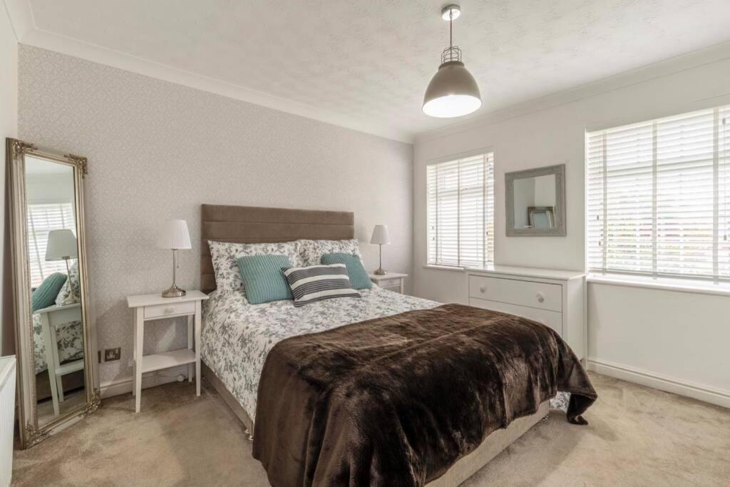 A Cheerful Three Bedroom House In Leafy Lytham Lytham St Annes Extérieur photo